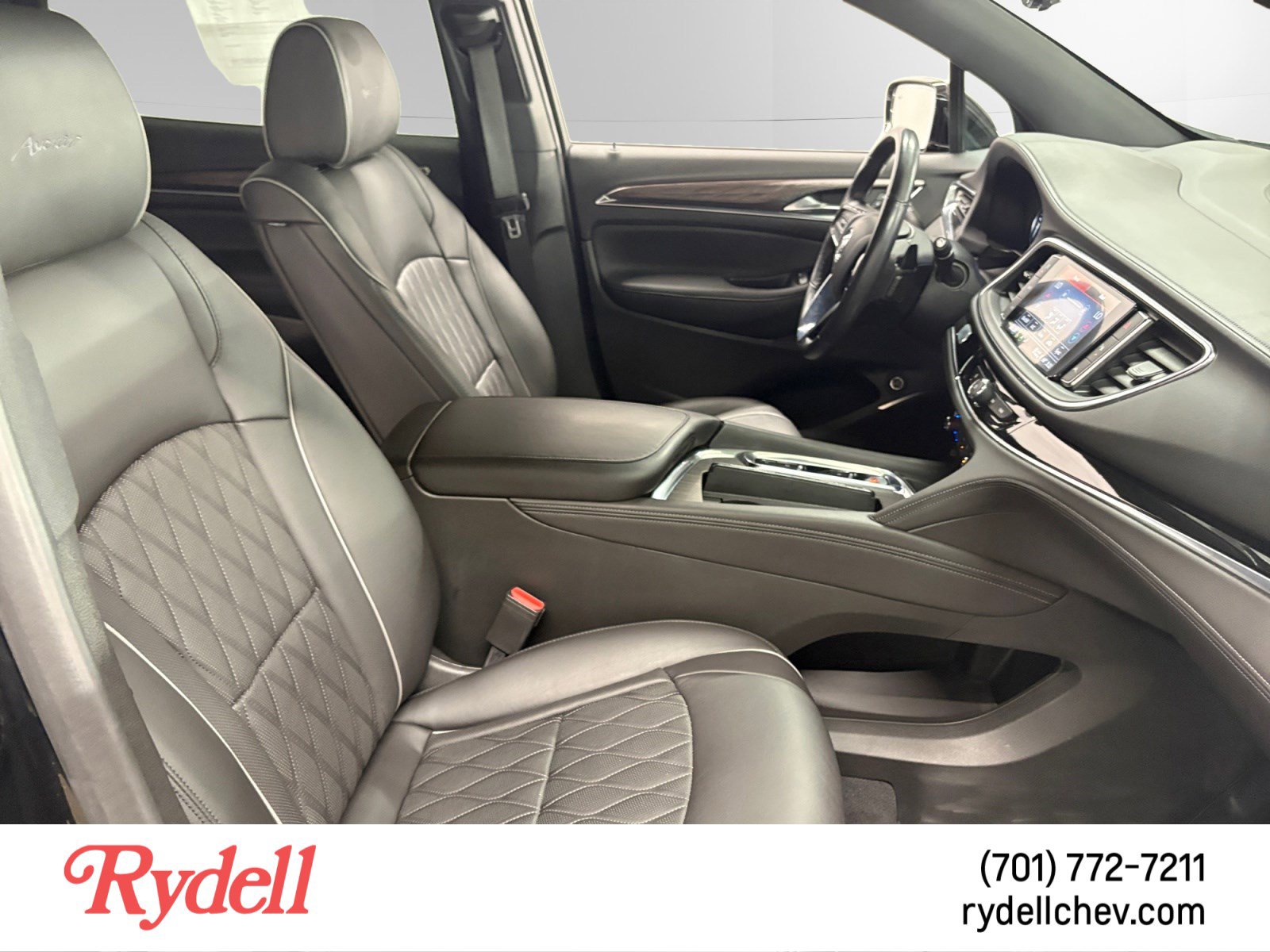 Used 2024 Buick Enclave Avenir w/ Avenir Technology Package AWD/4WD image 17