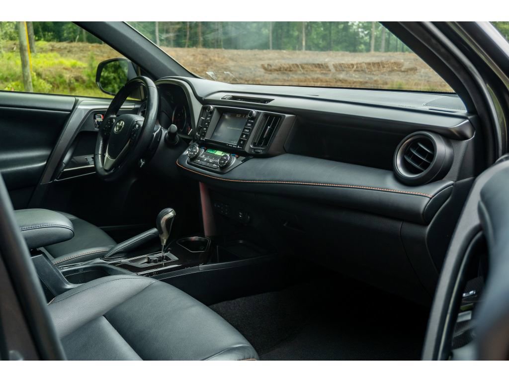 Used 2018 Toyota RAV4 SE w/ Power Extra Value Package FWD image 18