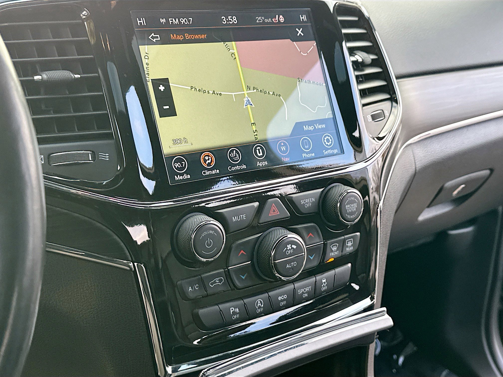 Used 2021 Jeep Grand Cherokee Limited image 10