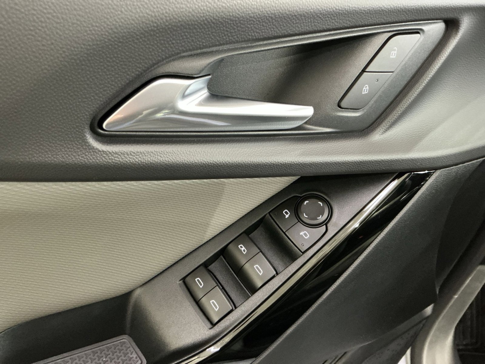 New 2026 Chevrolet Equinox LT w/ Convenience Package II image 23