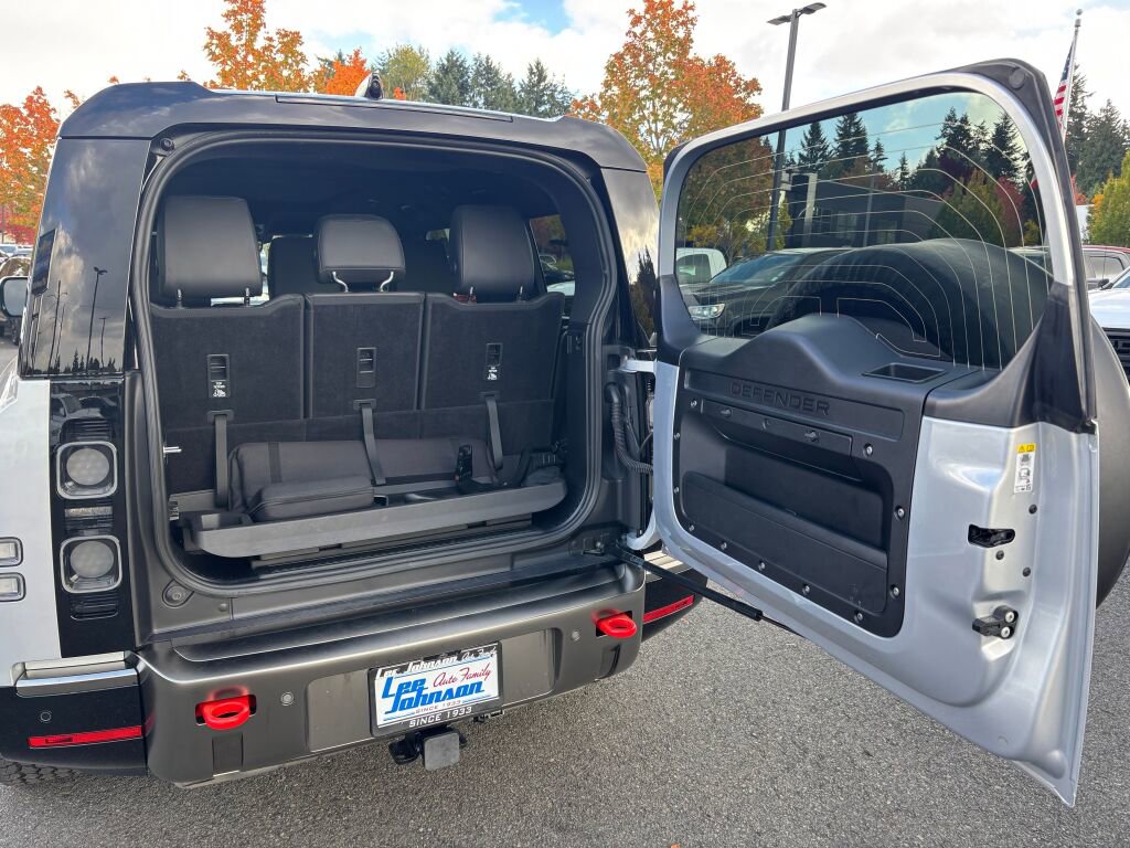 Used 2024 Land Rover Defender 130 X image 11