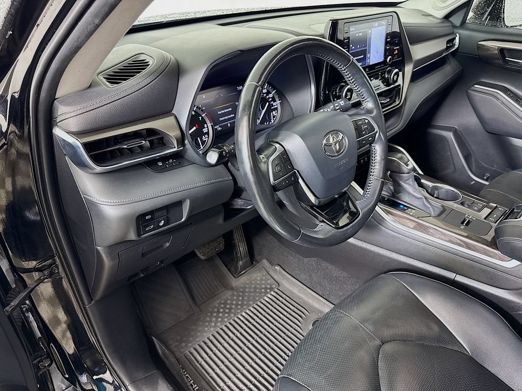 Used 2020 Toyota Highlander Limited FWD image 9
