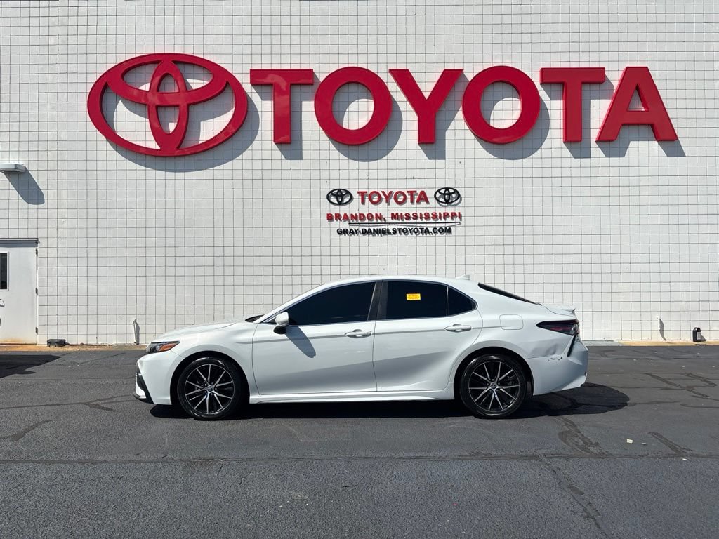 Used 2023 Toyota Camry SE FWD image 4