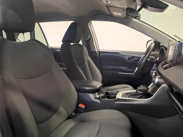 Used 2021 Toyota RAV4 LE image 10