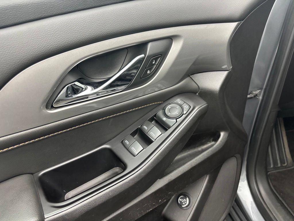 Used 2019 Chevrolet Traverse LT FWD image 17