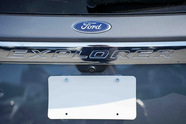 Used 2023 Ford Explorer XLT image 11