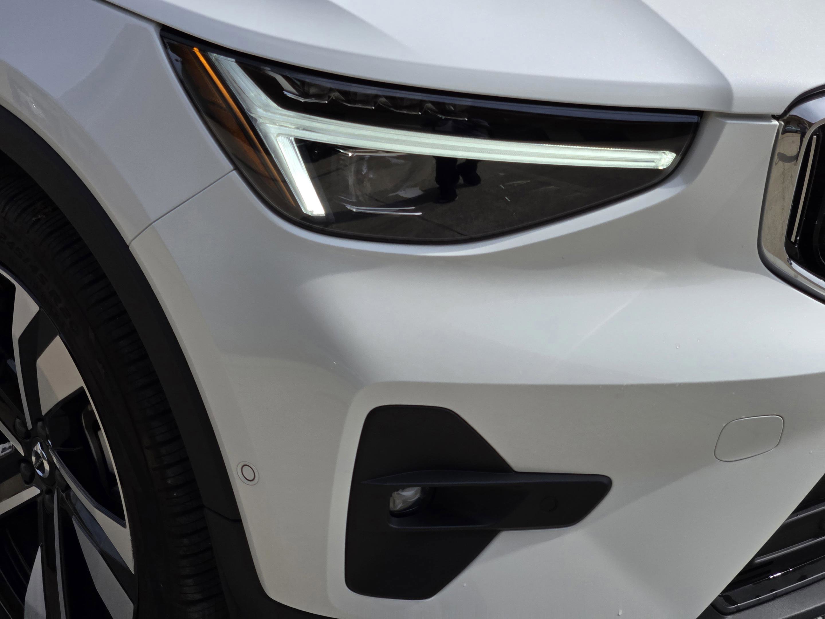 New 2025 Volvo XC40 B5 Plus w/ Protection Package Premier image 37