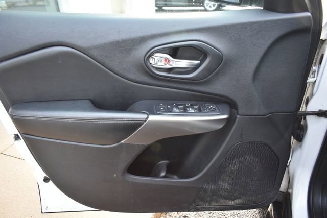 Used 2019 Jeep Cherokee Latitude Plus image 16