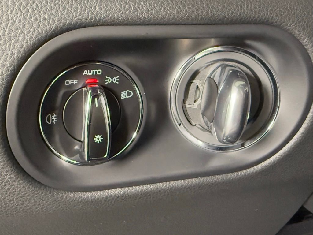 New 2026 Porsche Macan image 32