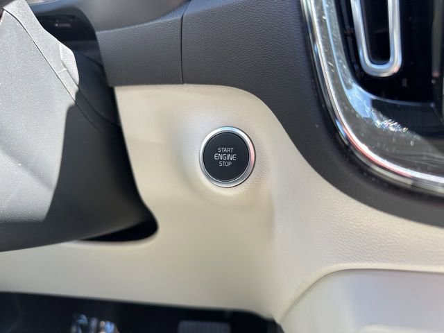 Certified 2023 Volvo XC40 B5 Plus w/ Driver Assist Package AWD/4WD image 28