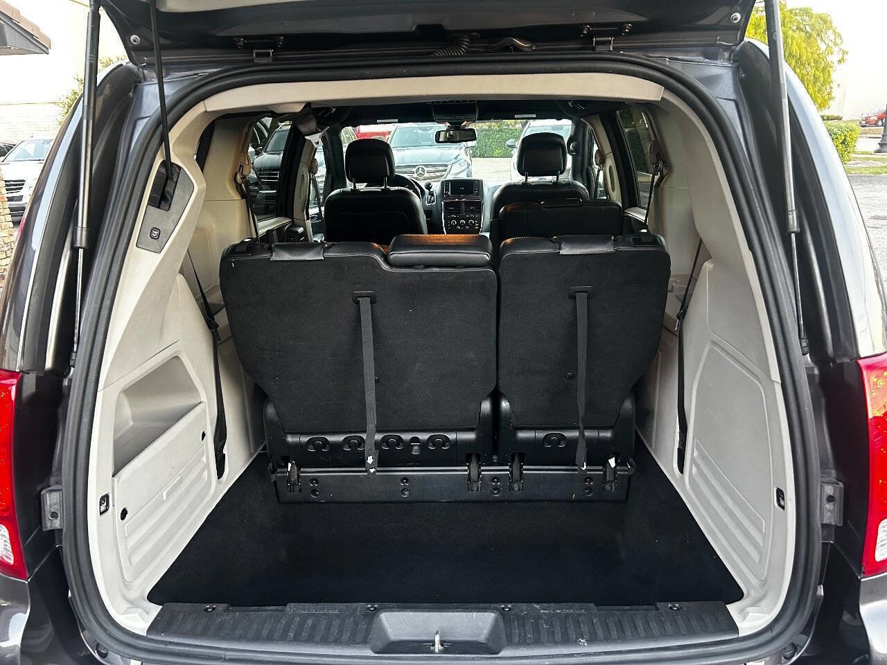 Used 2020 Dodge Grand Caravan SXT image 14