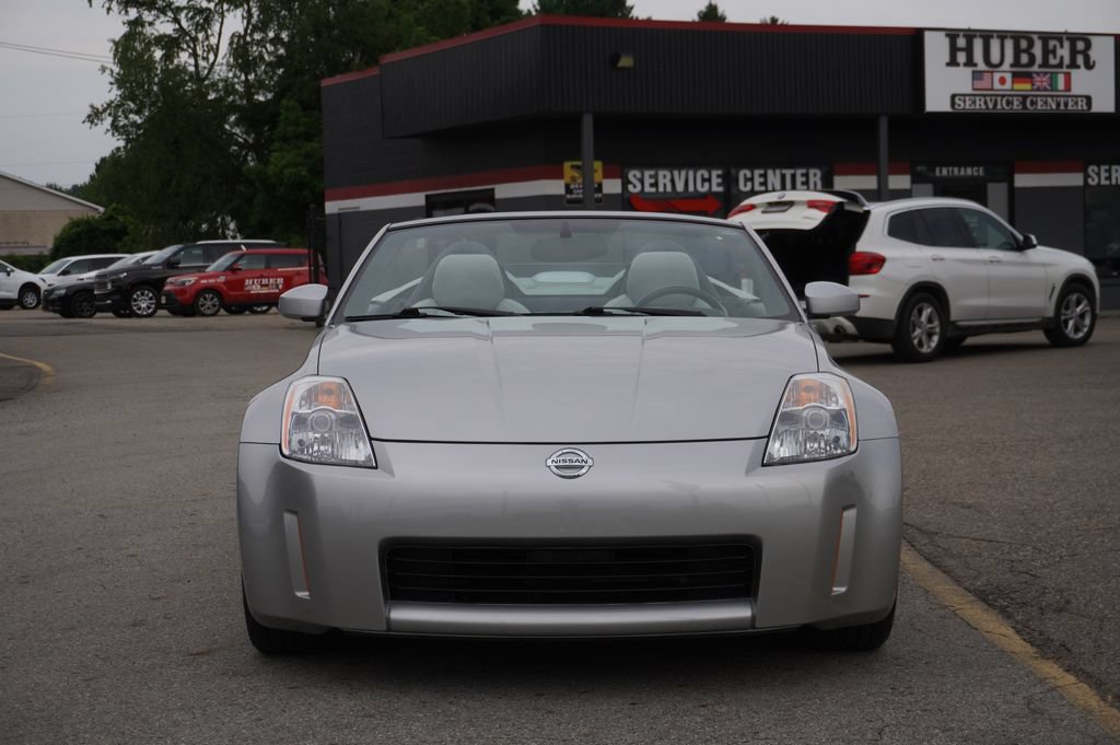 Used 2004 Nissan 350Z Enthusiast RWD image 2