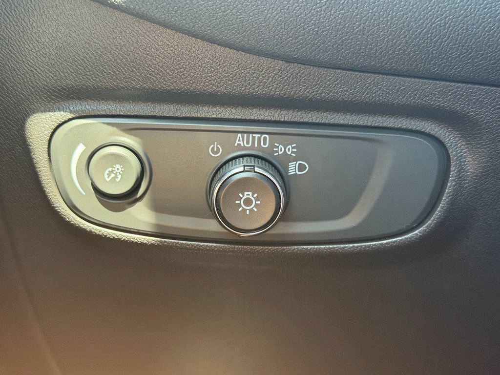 Used 2024 Chevrolet Equinox RS w/ RS Leather Package FWD image 32
