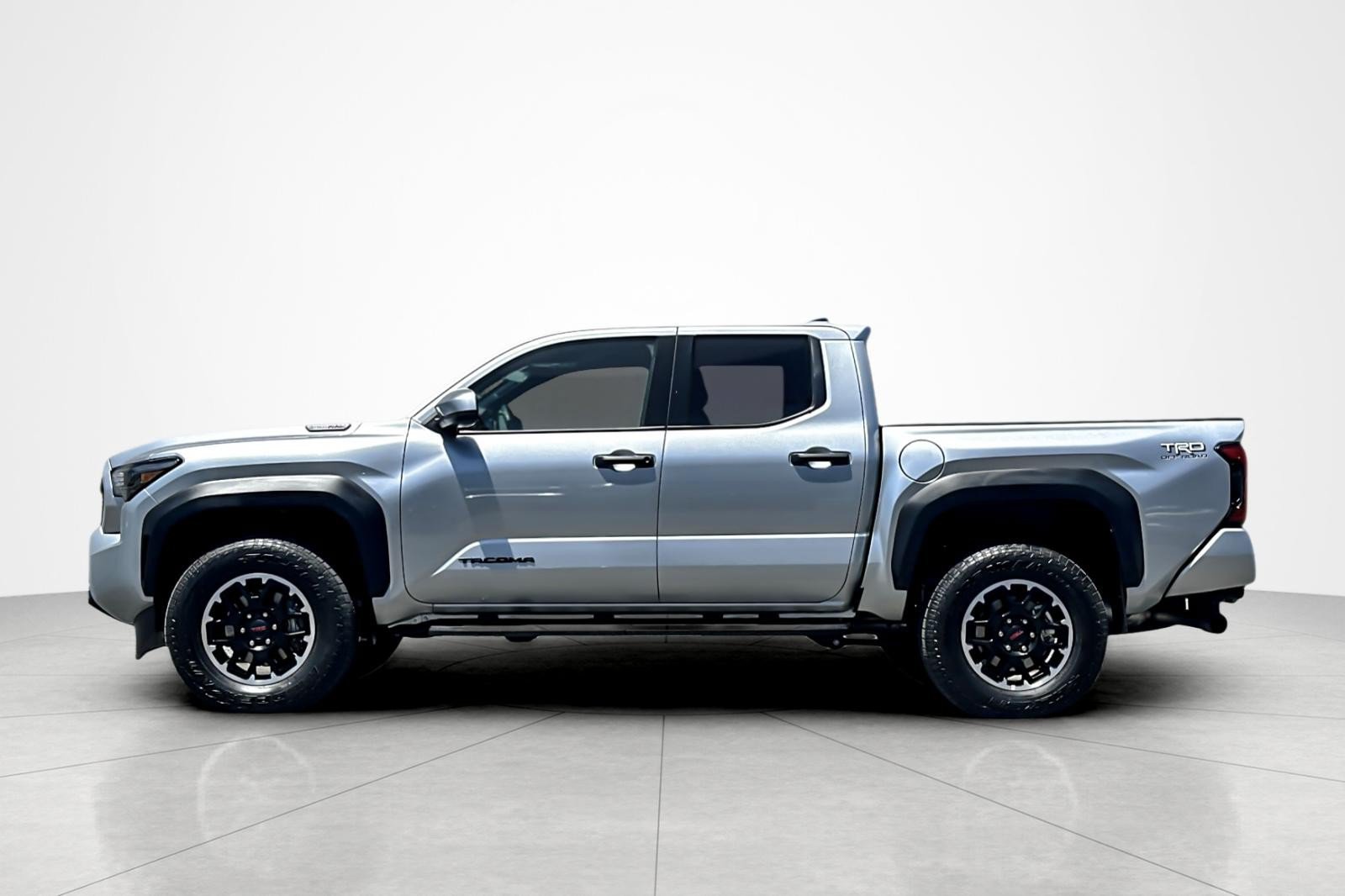 Certified 2025 Toyota Tacoma TRD Off-Road AWD/4WD image 2