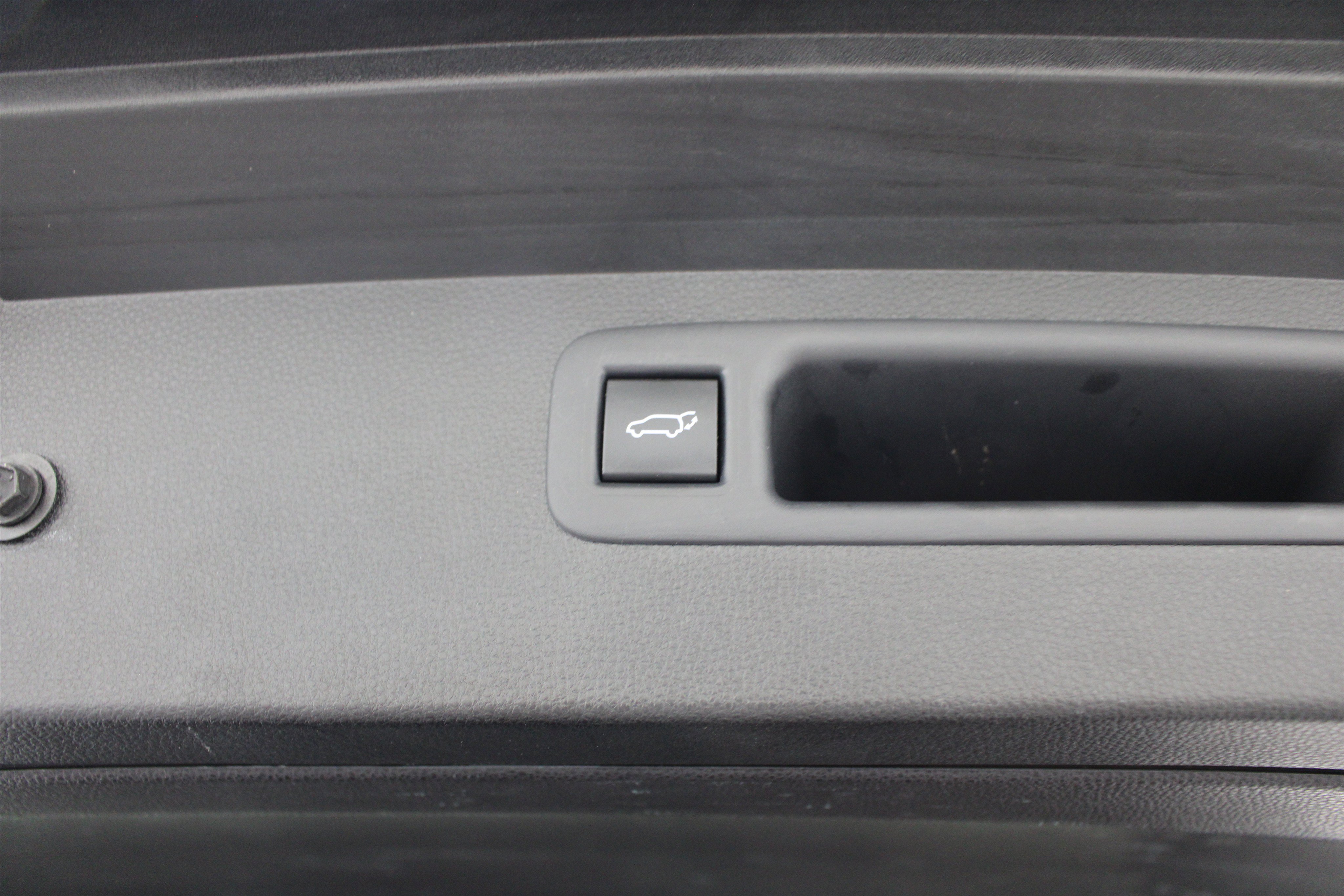 Used 2020 Toyota Highlander XLE AWD/4WD image 23