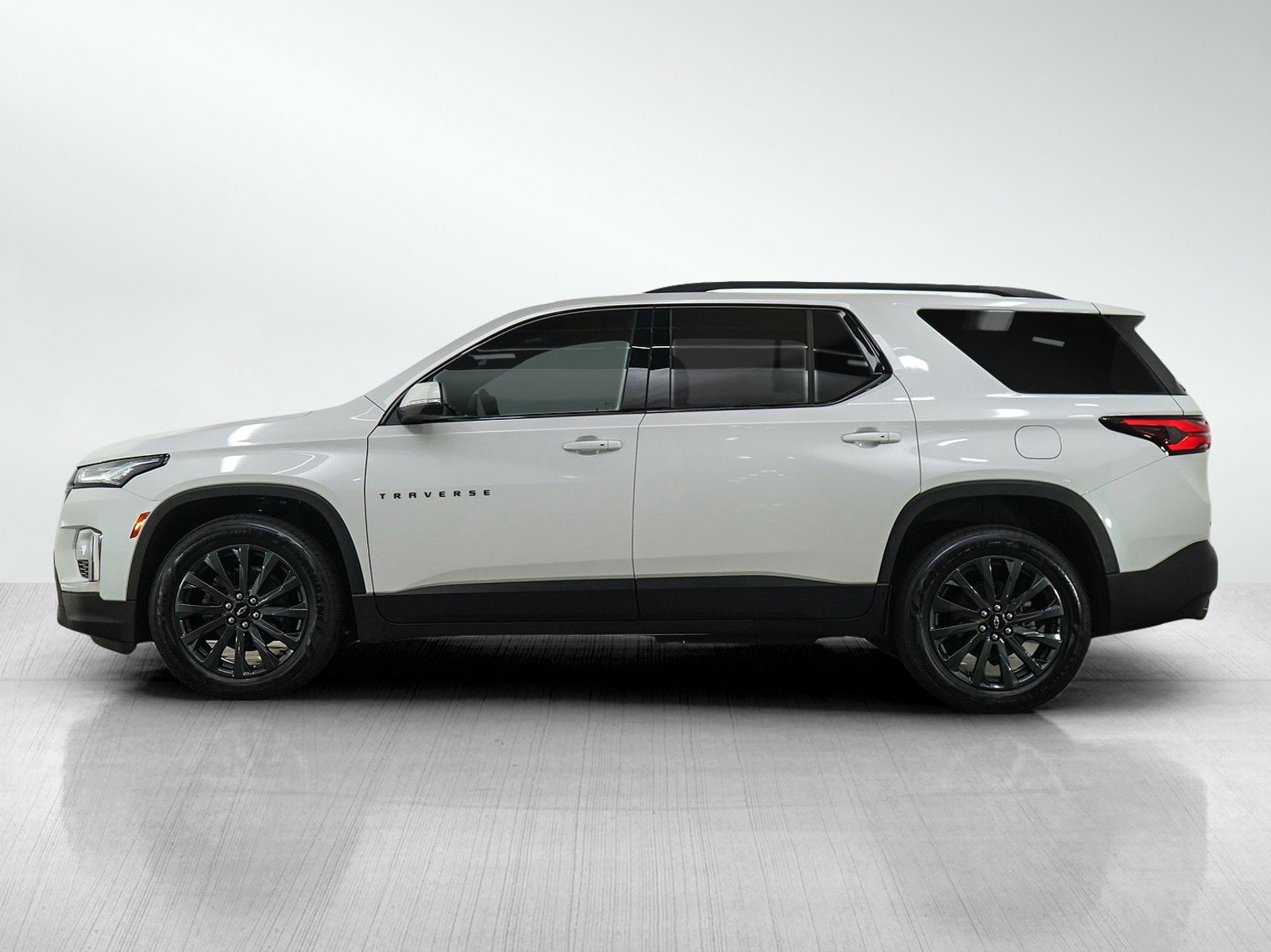 Used 2023 Chevrolet Traverse RS AWD/4WD image 2