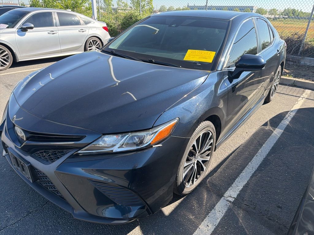 Used 2019 Toyota Camry SE w/ Accessory Appearance Package image 2