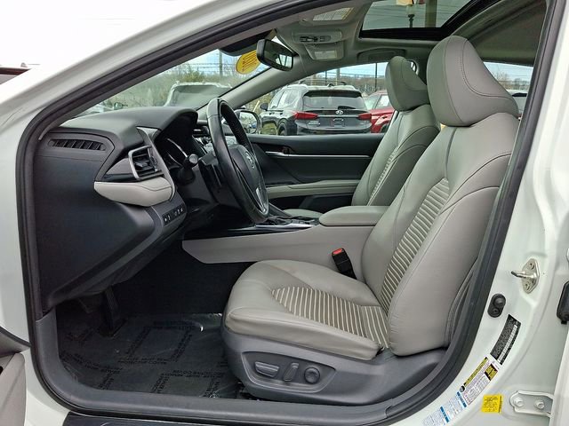 Used 2020 Toyota Camry SE w/ Moonroof Package image 12