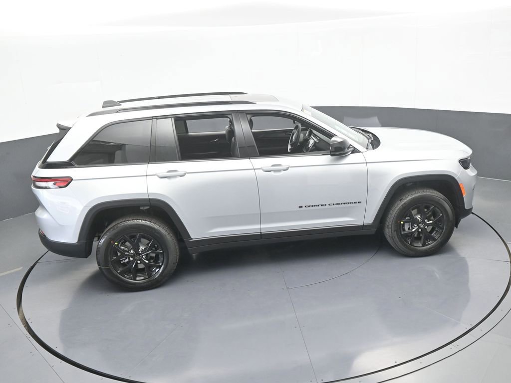 New 2025 Jeep Grand Cherokee Altitude image 46