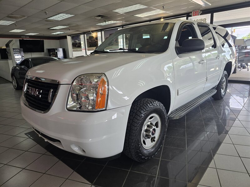Used 2013 GMC Yukon XL 2500 w/ Skid Plate Package AWD/4WD image 1