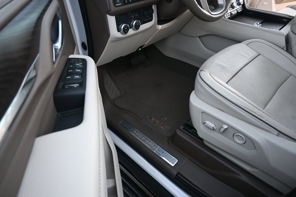 Used 2023 GMC Yukon Denali w/ Denali Reserve Package image 6