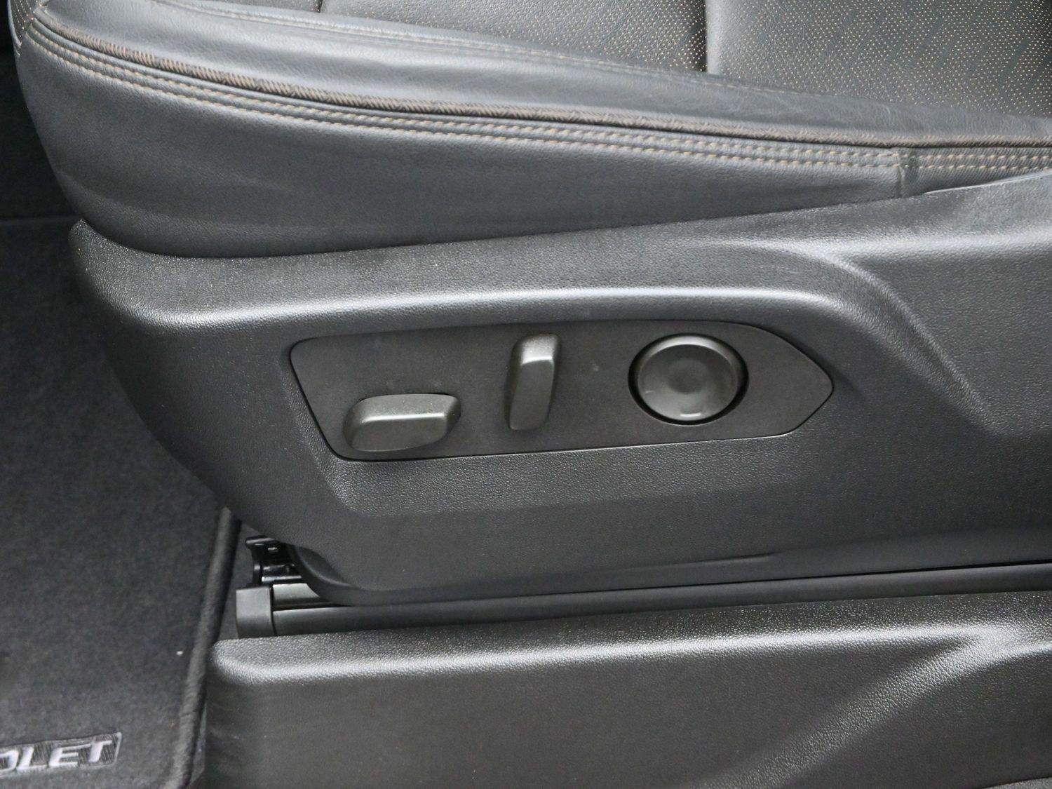 Used 2024 Chevrolet Suburban High Country image 16