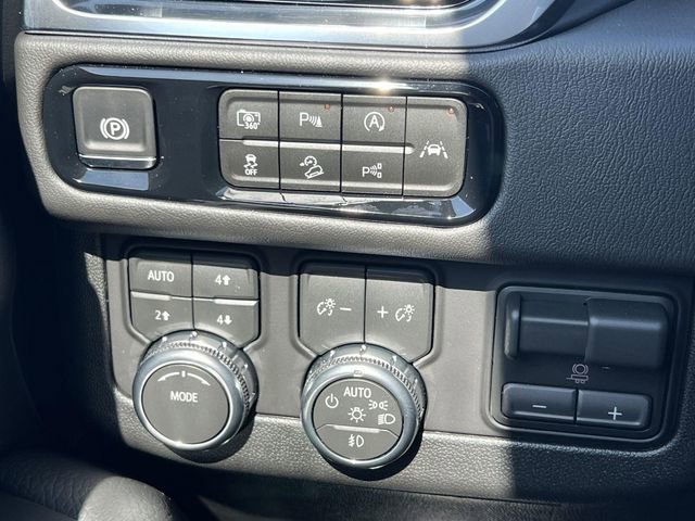 New 2026 GMC Yukon XL Denali w/ Denali Reserve Package image 22