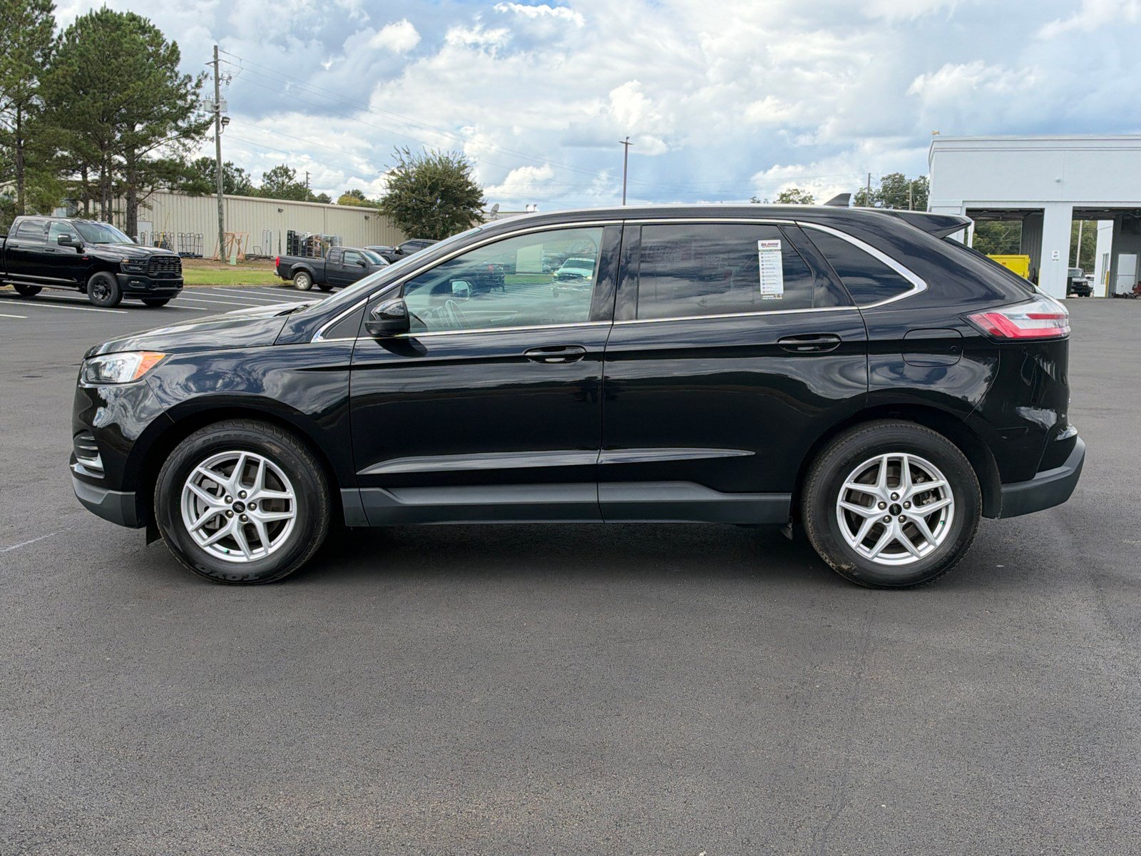 Used 2024 Ford Edge SEL AWD/4WD image 8