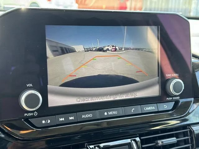 Used 2025 Nissan Pathfinder SV AWD/4WD image 40