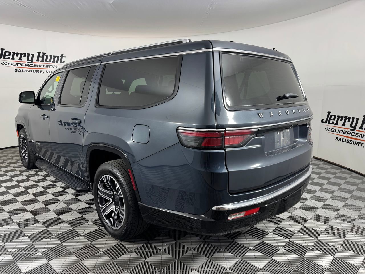 Used 2024 Jeep Wagoneer L Series II w/ Flexible Seating Group image 11