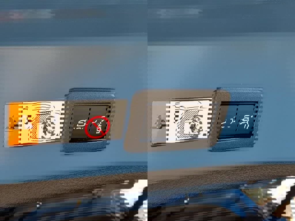 Certified 2026 Toyota Corolla Cross XSE image 6