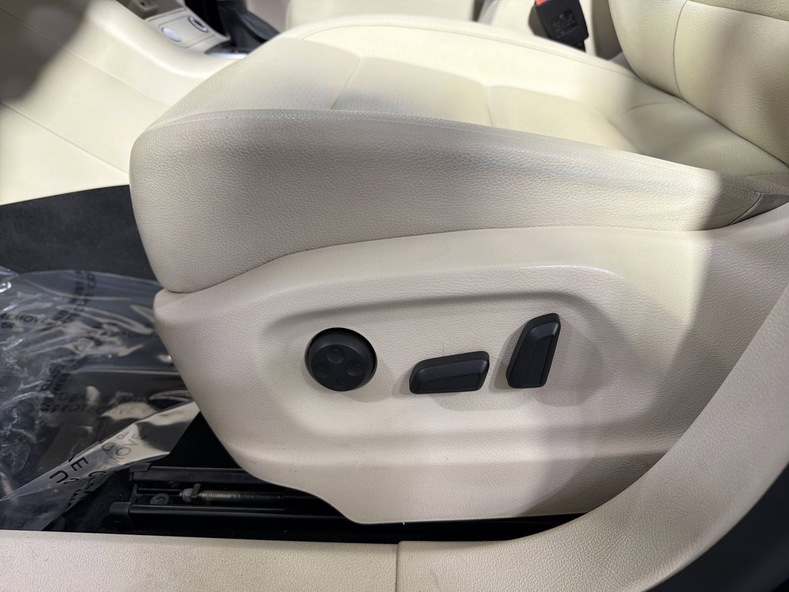 Used 2016 Volkswagen Tiguan SE image 28