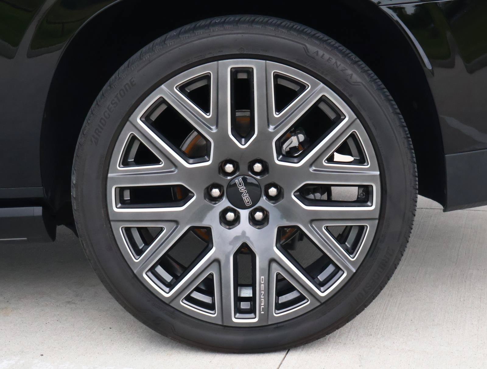 Used 2025 GMC Yukon XL Denali Ultimate AWD/4WD image 9