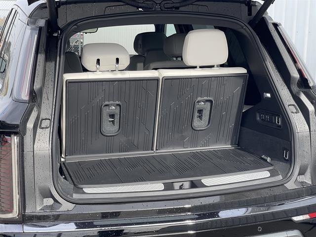 New 2026 Cadillac Vistiq Sport w/ LPO, Floor Liner Package AWD/4WD image 19