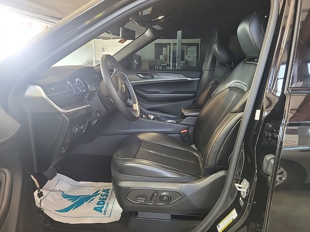 Used 2024 Jeep Grand Cherokee L Limited w/ Luxury Tech Group II image 6