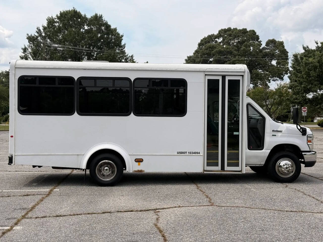 Used 2015 Ford E-350 and Econoline 350 Super Duty RWD image 6