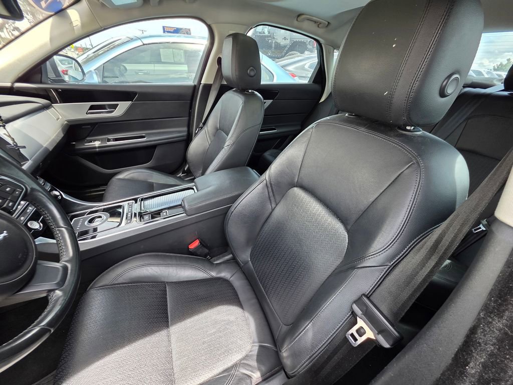 Used 2017 Jaguar XF Prestige AWD/4WD image 5