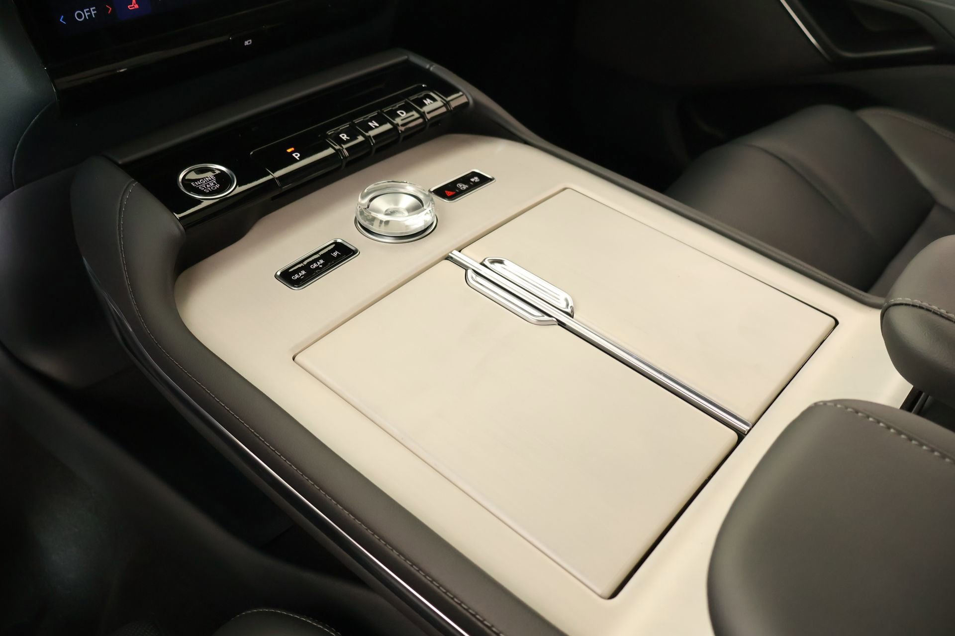 New 2026 Lincoln Navigator Reserve w/ Jet Appearance Package AWD/4WD image 9