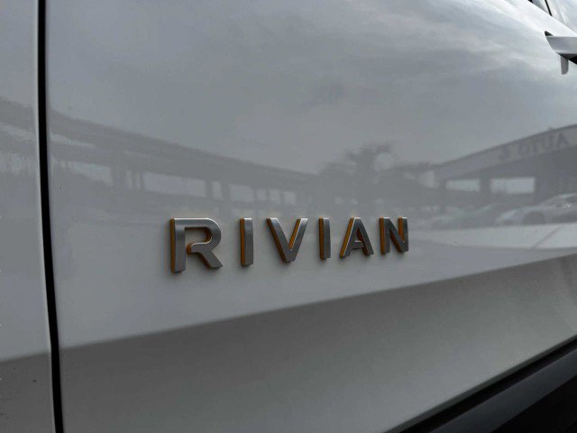 Used 2024 Rivian R1S Adventure image 15