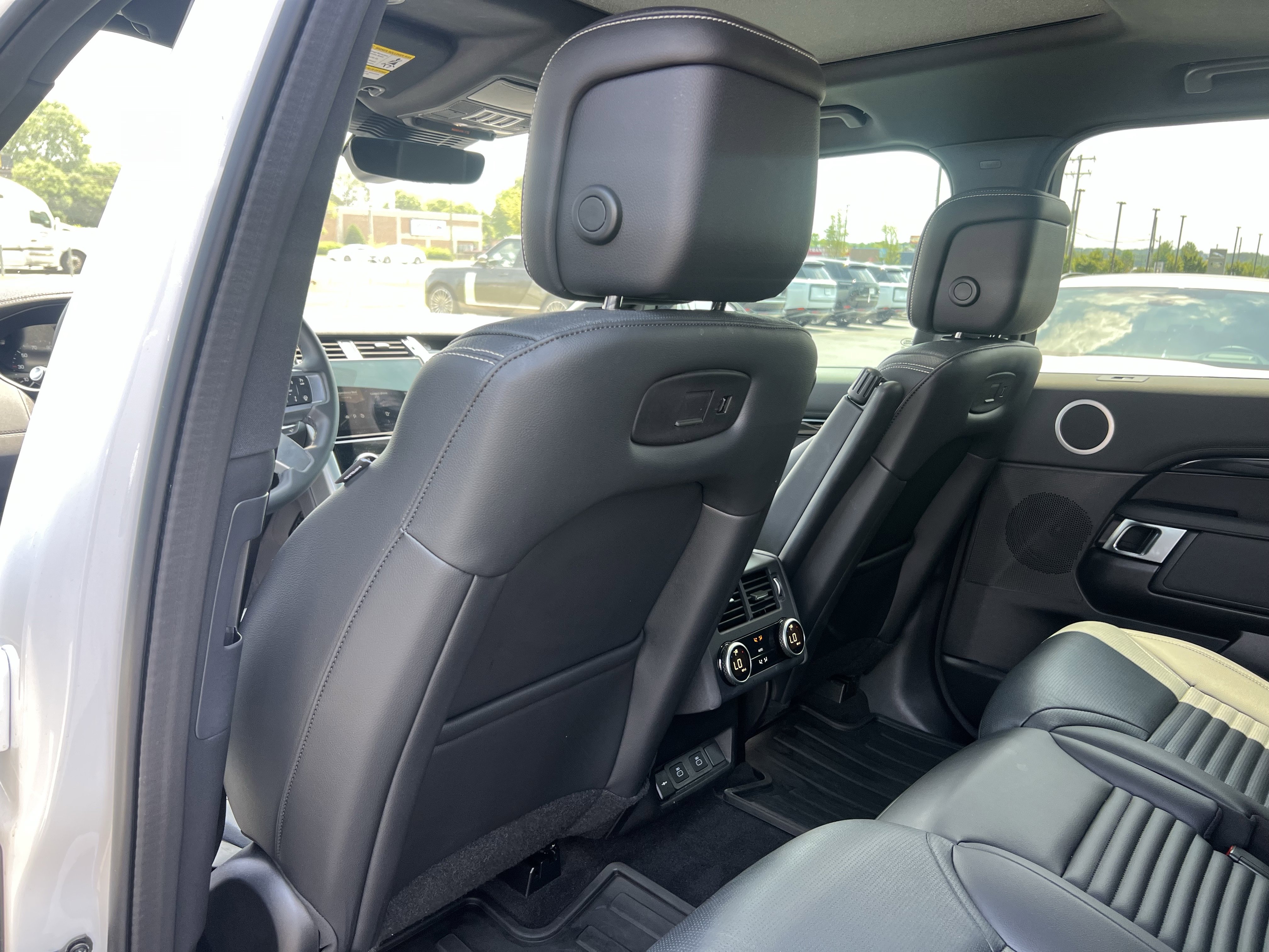 Certified 2025 Land Rover Discovery S AWD/4WD image 36