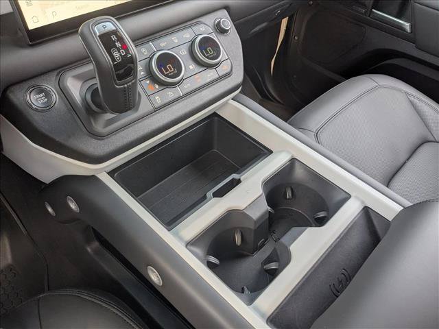Used 2025 Land Rover Defender 110 X-Dynamic SE AWD/4WD image 15