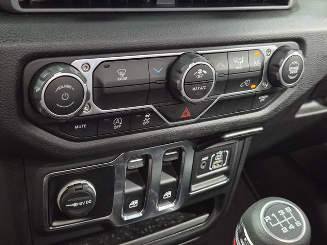 Used 2025 Jeep Wrangler Sport AWD/4WD image 19