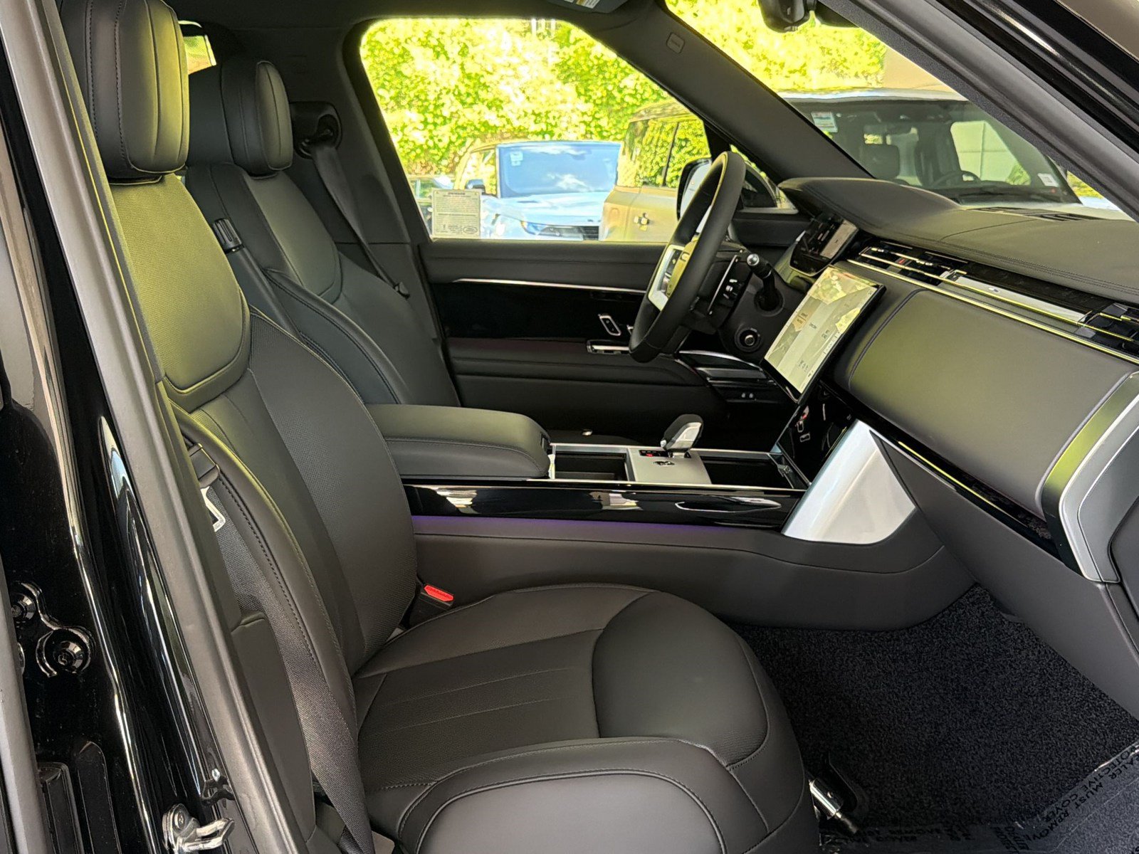New 2026 Land Rover Range Rover Long Wheelbase SE AWD/4WD image 24
