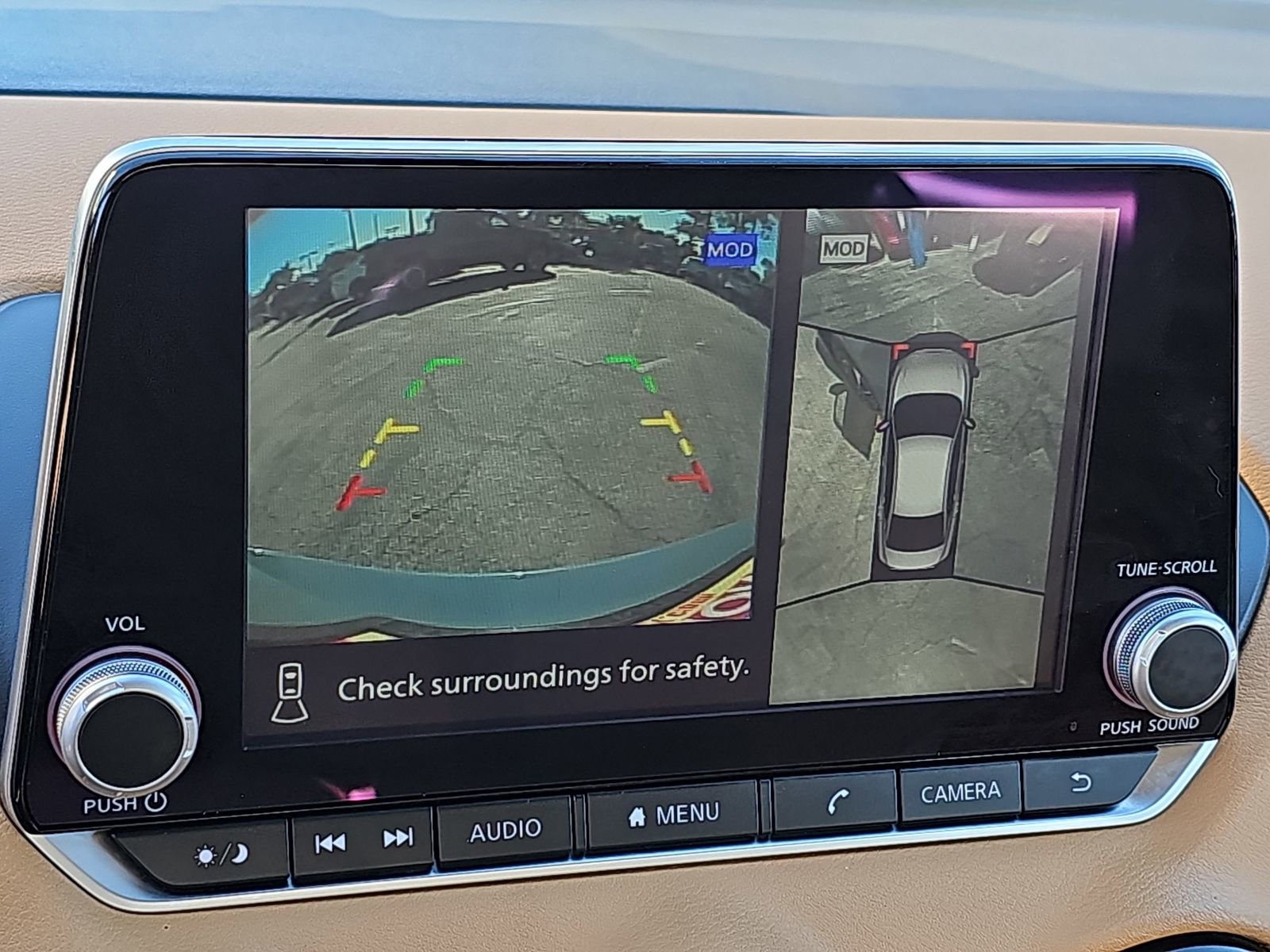 Used 2025 Nissan Sentra SV w/ SV Premium Package image 24