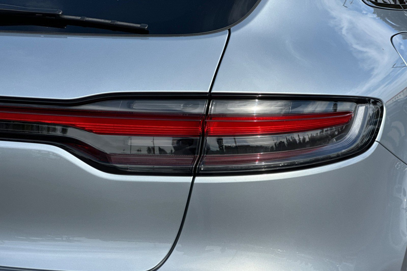 Certified 2026 Porsche Macan AWD/4WD image 28