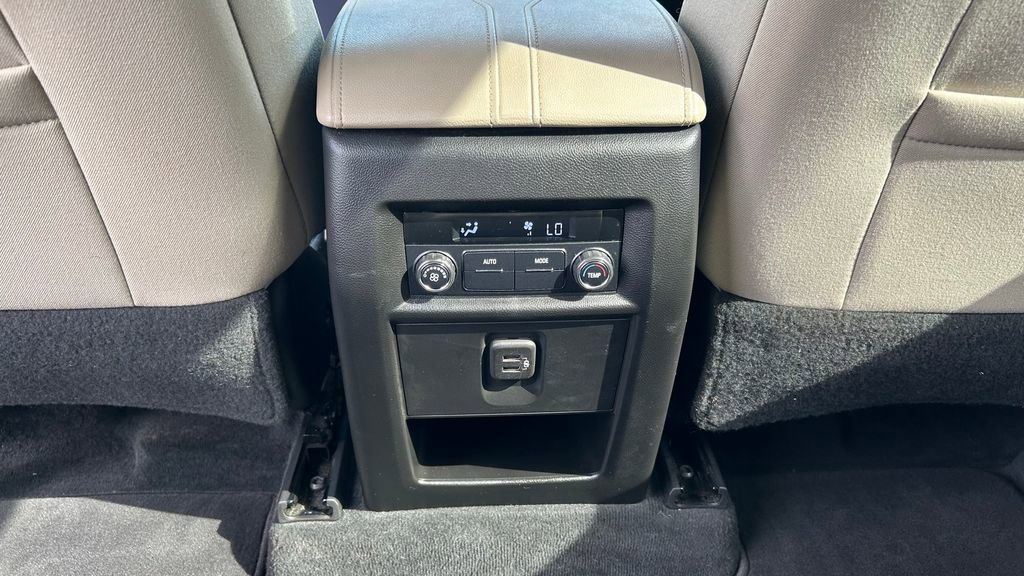 Used 2022 Chevrolet Traverse LS image 21
