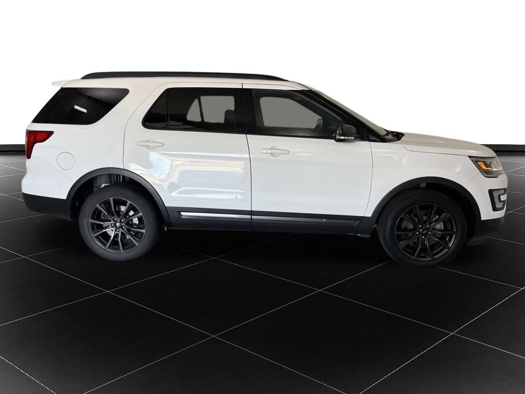 Used 2017 Ford Explorer XLT w/ Equipment Group 202A AWD/4WD image 6