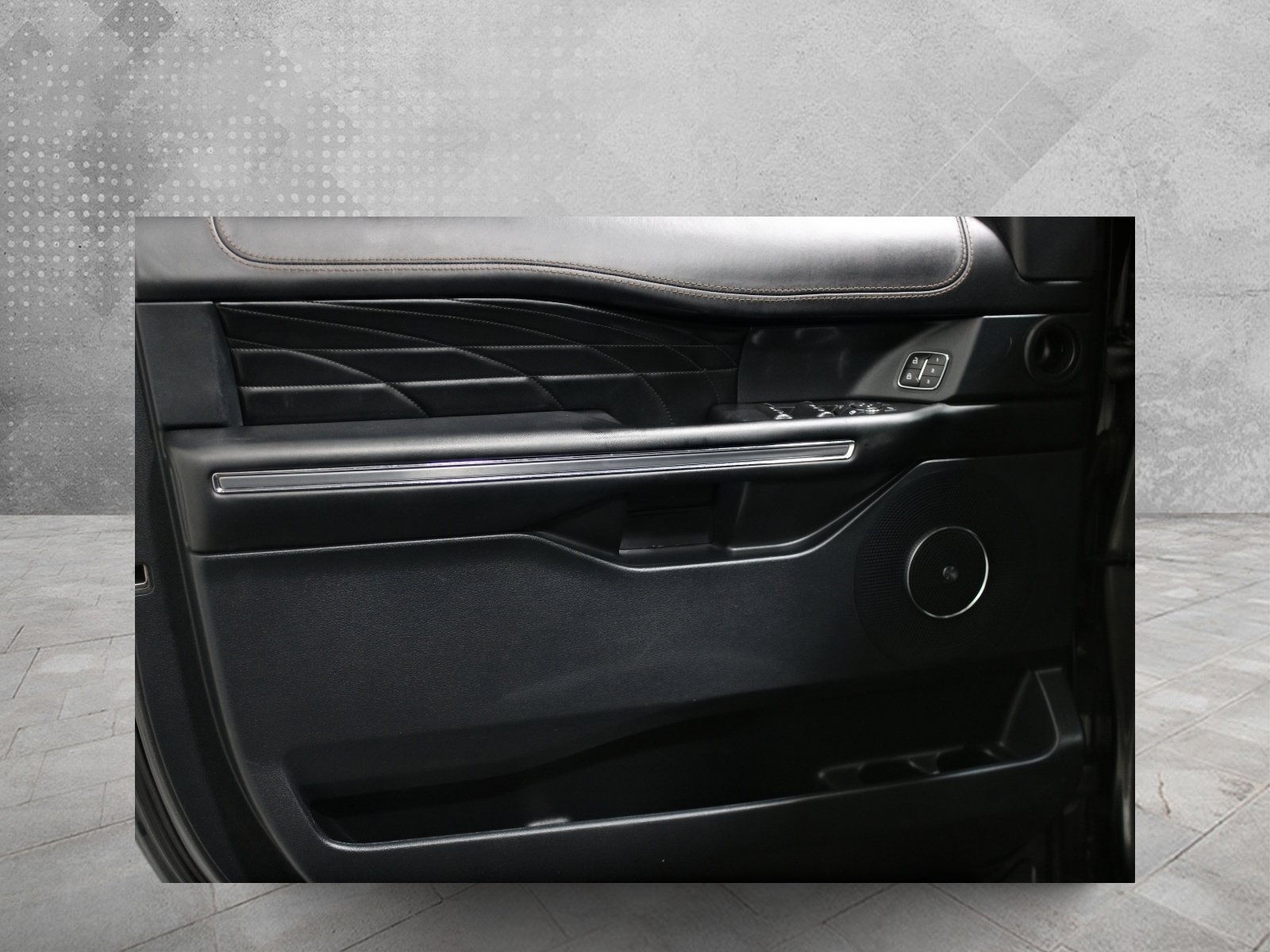 Used 2020 Ford Expedition Platinum AWD/4WD image 3