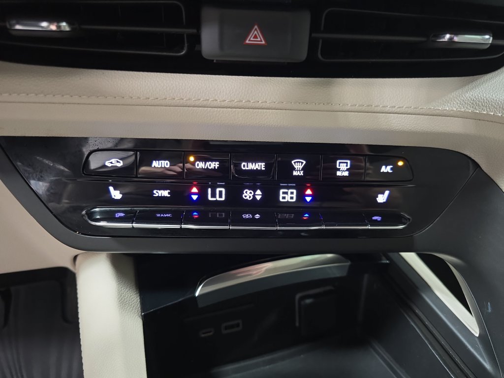 Used 2021 Buick Envision Preferred AWD/4WD image 21