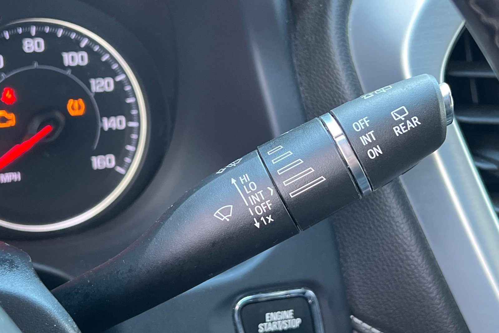 Used 2023 GMC Acadia SLT image 35